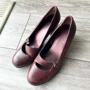 Clarks Indigo Burgundy Leather Mary Jane Pumps